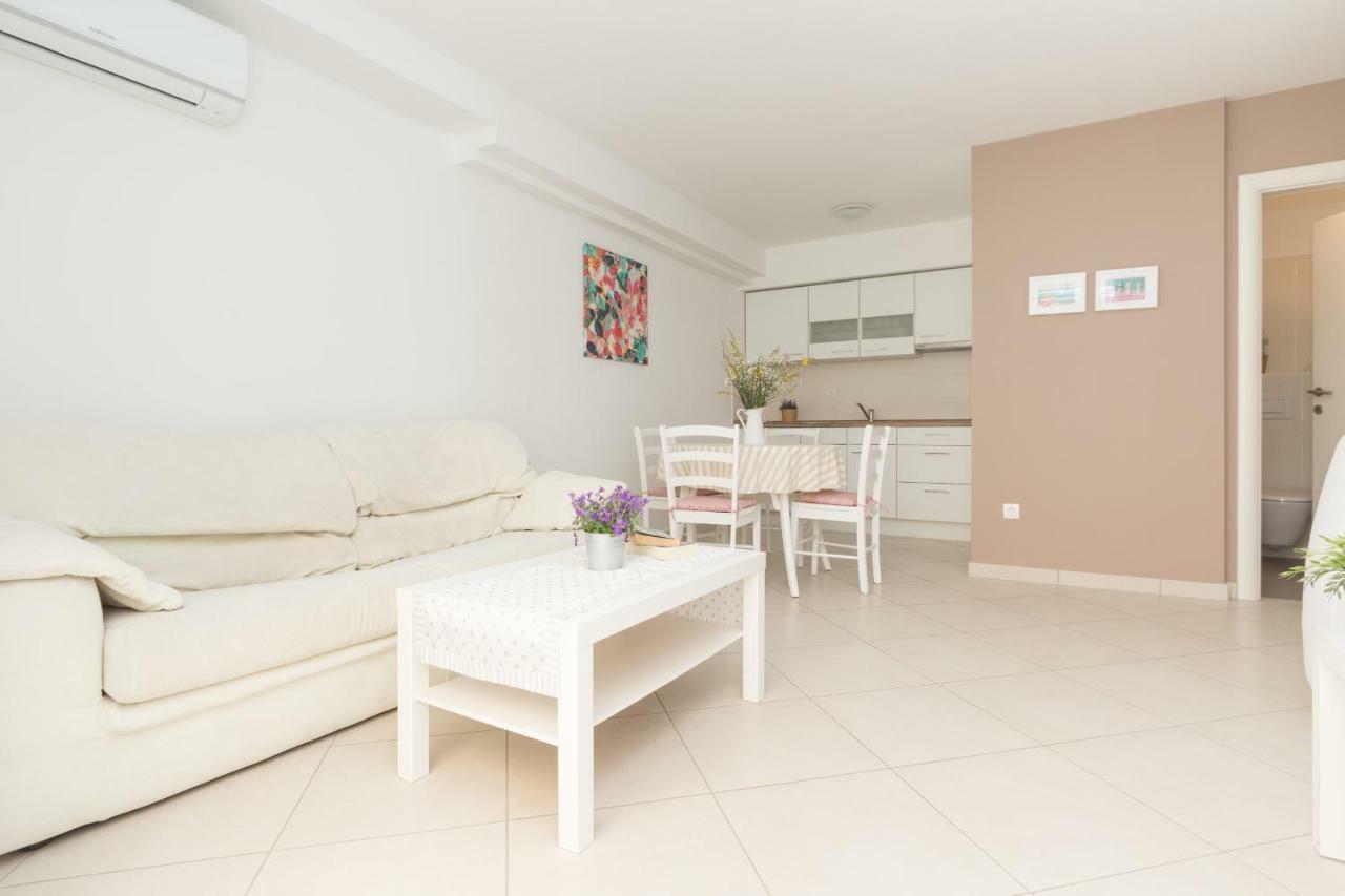 Alpeza Apartments Bol Buitenkant foto