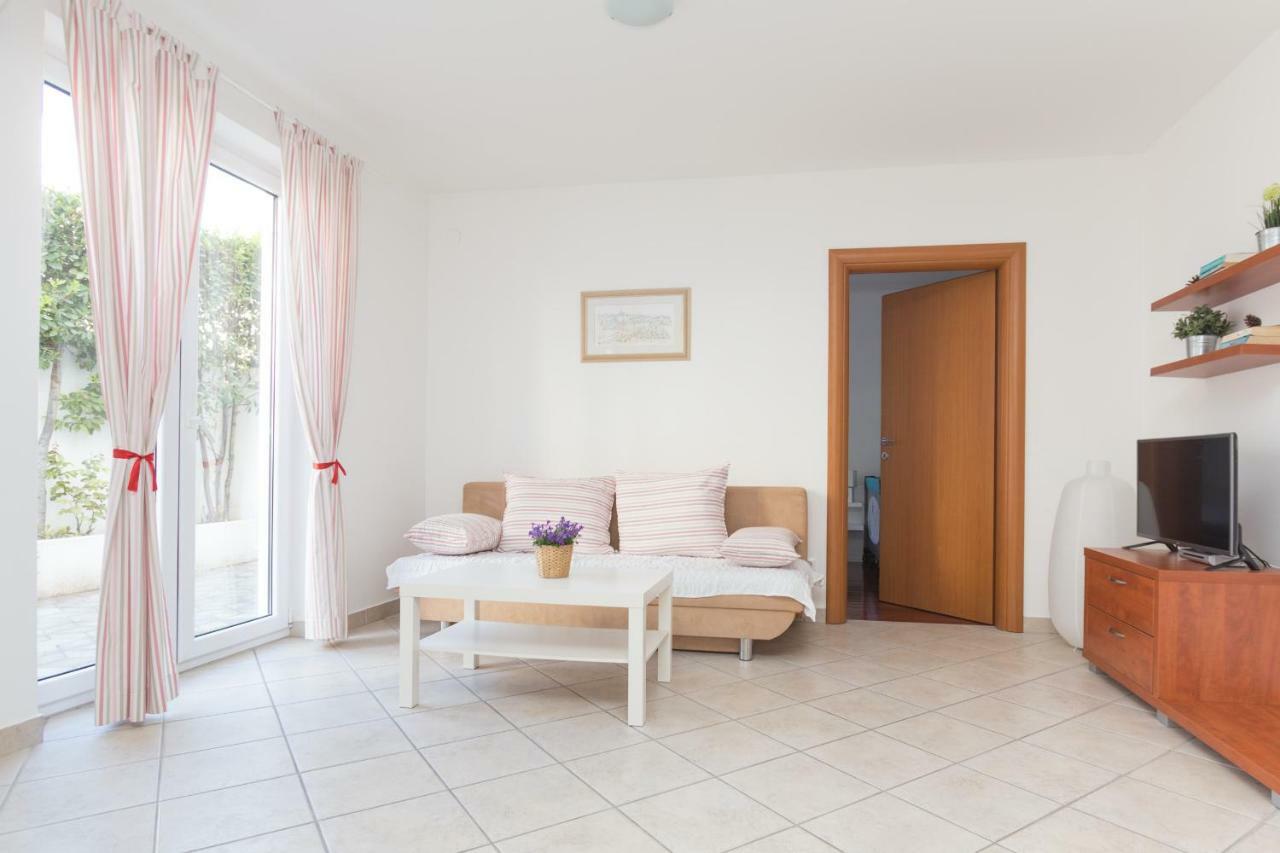 Alpeza Apartments Bol Kamer foto